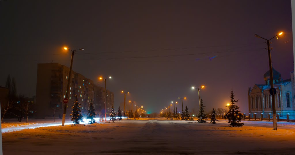 Аллея,вид на ул.Островского