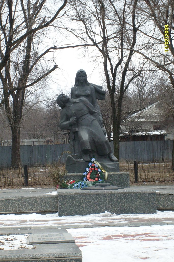 Памятник павшим воинам (площадь победы)
