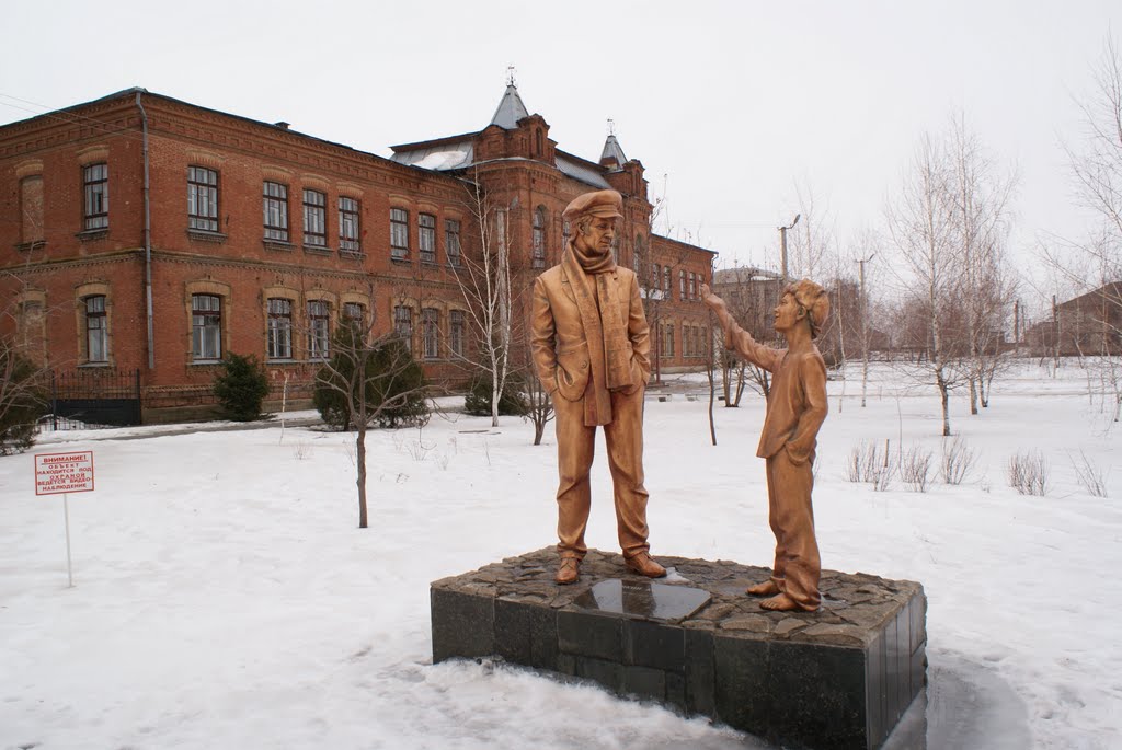 Памятник Остапу Бендеру в Старгороде