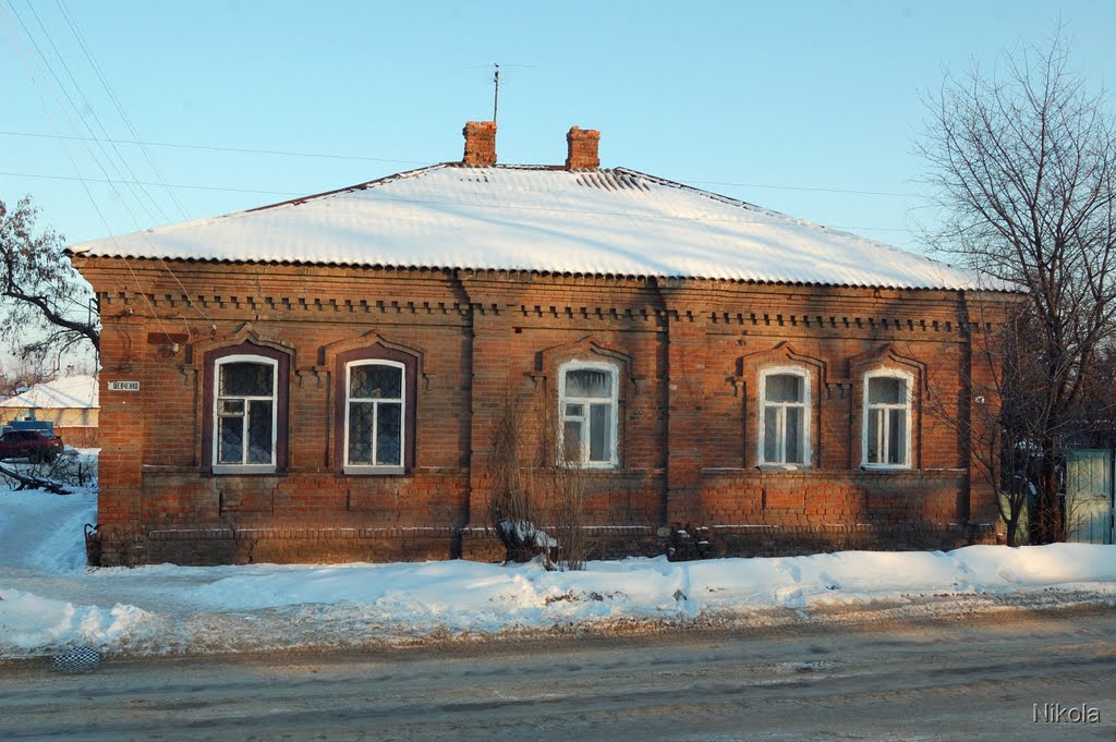 старый кирпичный дом