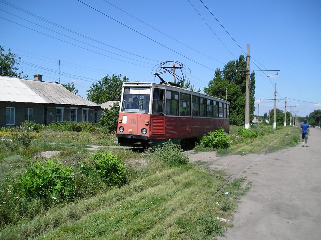 Sole tramcar on the Stakhanov-Irmino line