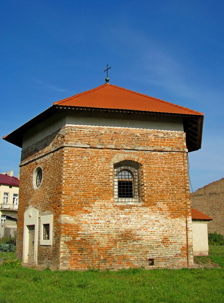 Арианская башня 1606г. Кирпичная кладка имеет готический характер.
