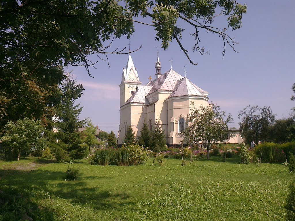 church viewed from the garden * вид на костел із саду