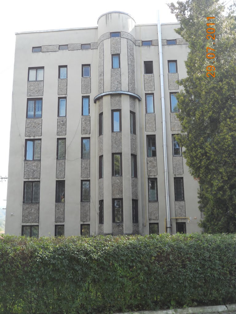вул.Карпатська Брама, 14 (колишня Комуністична)