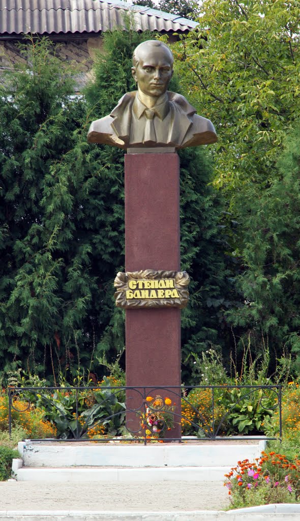 Погруддя Степана Бандери / The bust of Stepan Bandera
