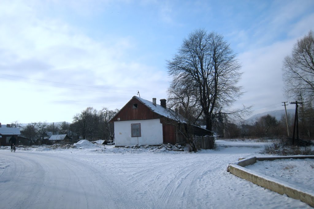 Гладкая в снег дорога. Smooth with snow road.