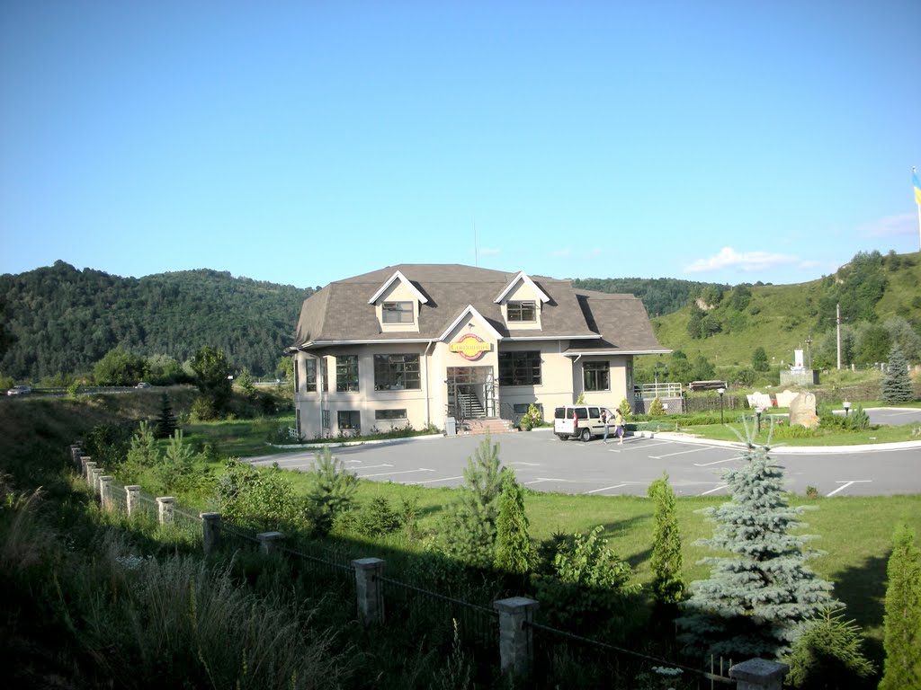 Украина. Верхнее Синевидное. Гостиница Соняшник (Ukraine. Verkhnie Synovydne. Hotel Sonyashnik) www.godynamix.com.ua