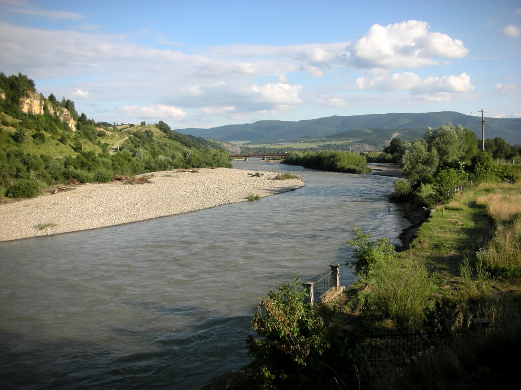 Украина. Верхнее Синевидное. Река Опир (Ukraine. Verkhnie Synovydne. River Opir)
