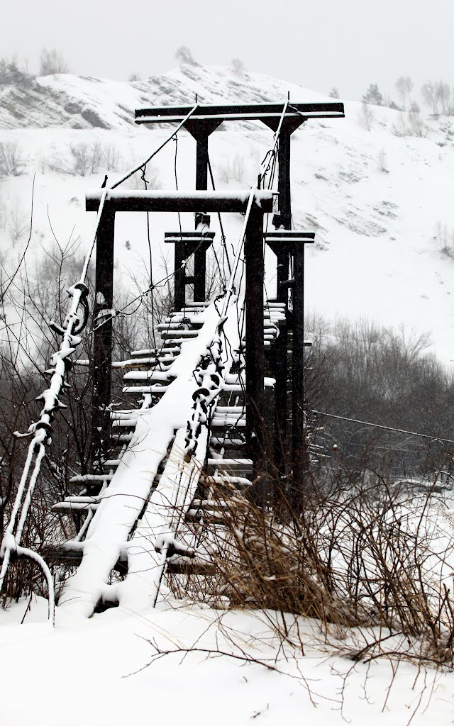 Карпати. Підвісний міст. 16.02.2012.