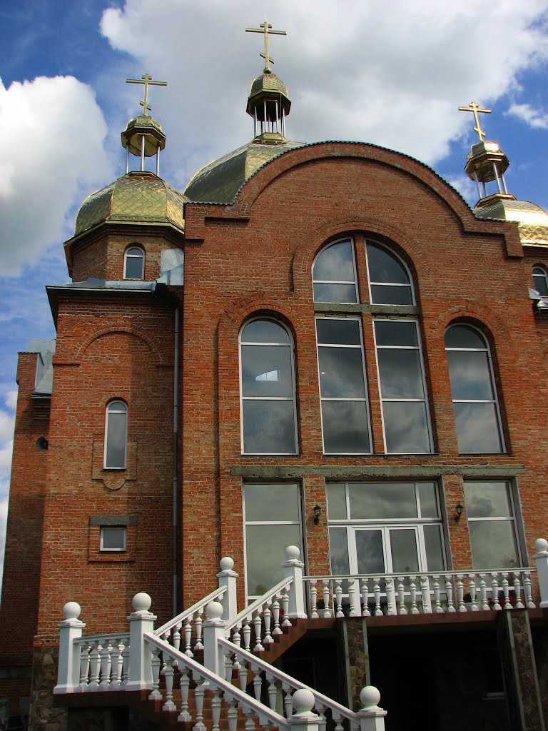 Храм Успіння Пресвятої Богородиці УАПЦ.