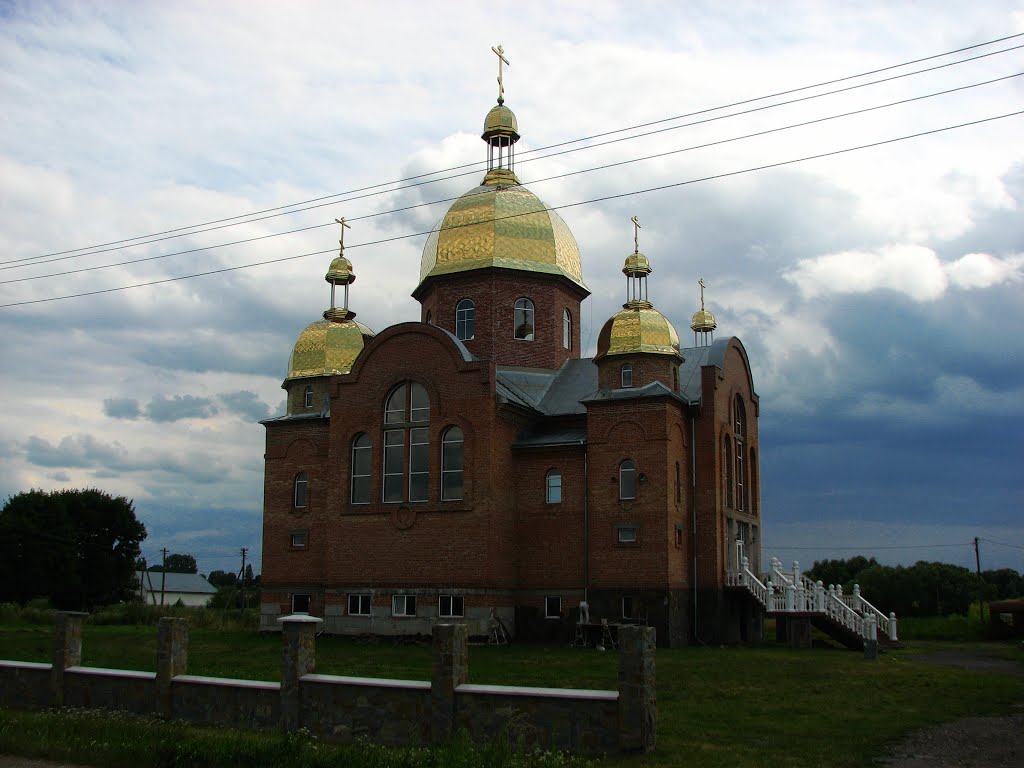 Храм Успіння Пресвятої Богородиці УАПЦ.