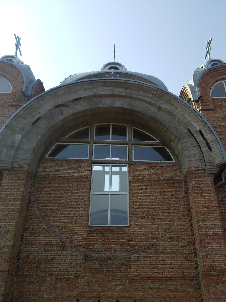 Храм Святих рівноапостольних Володимира та Ольги УАПЦ.