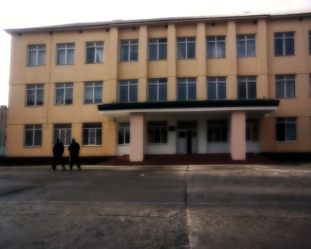 Старий корпус і Тарасович з Кєнтом збоку