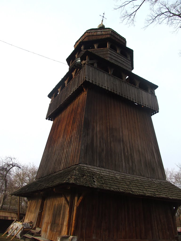 wooden bell-tower (1678) деревяна дзвіниця церкви Св. Юра