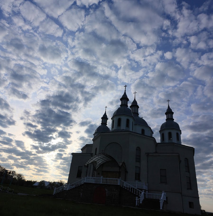 церква. ранок