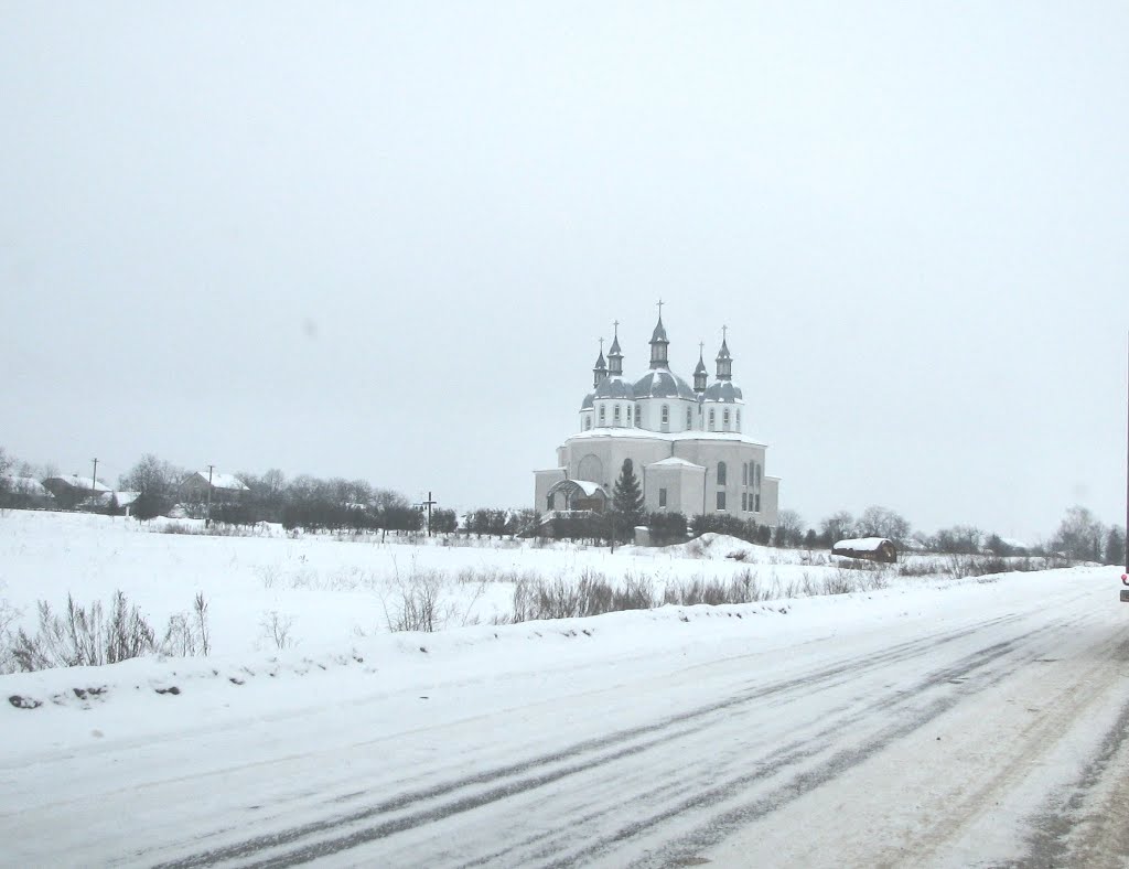Храм на восточной окраине Золочева. Вид на восток.
