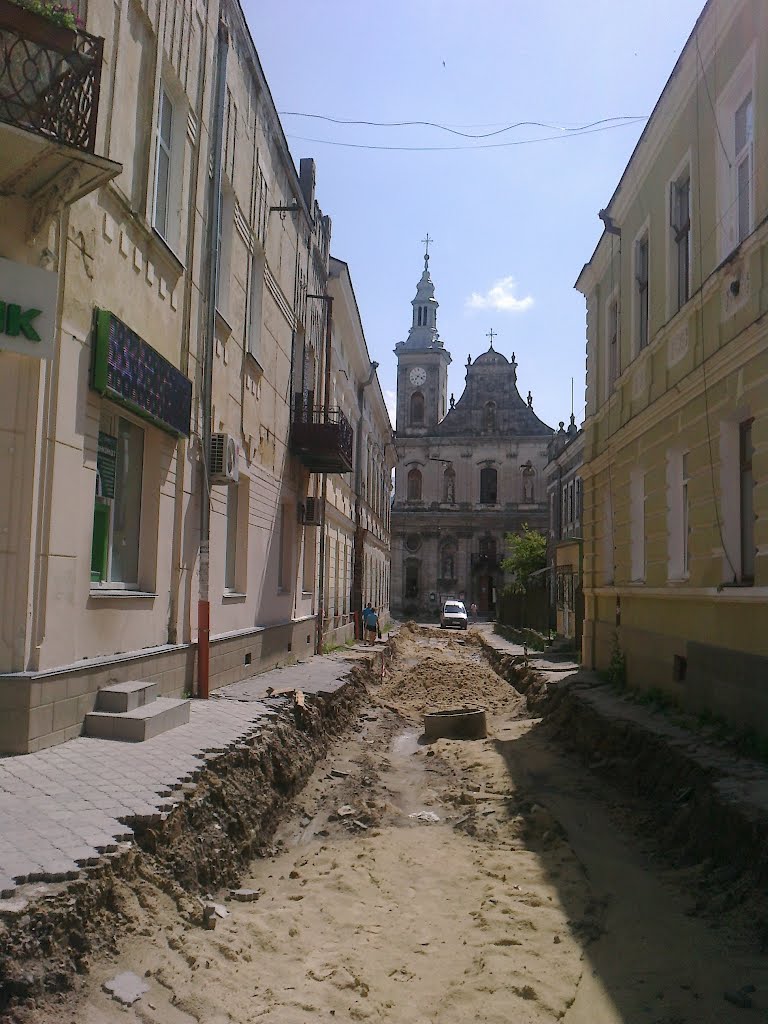 вид на костел * church viewed from a narrow street