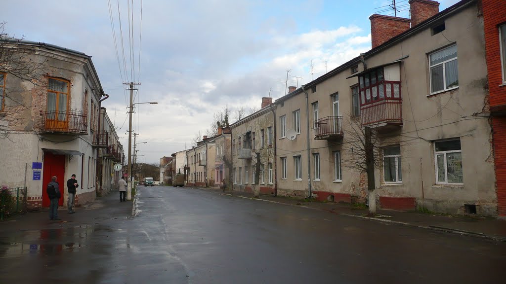 Uliczka przy centrum w Kamionce Buzkiej na Ukrainie