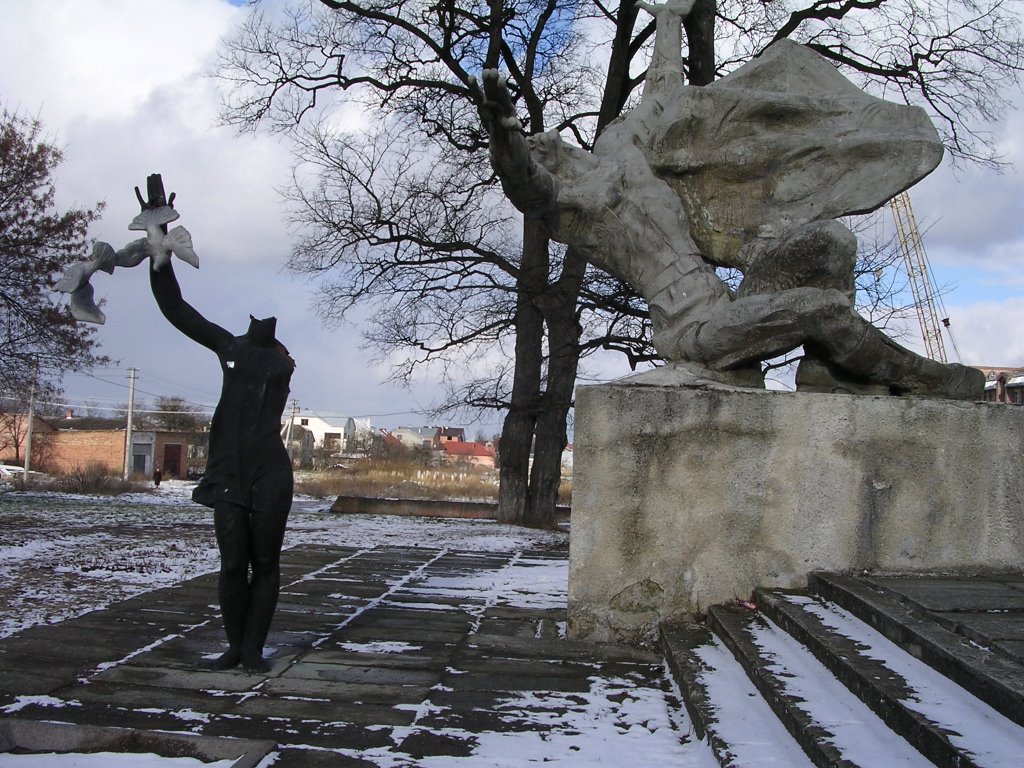 Ruins of a Sovjiet monumnet in Zovkva