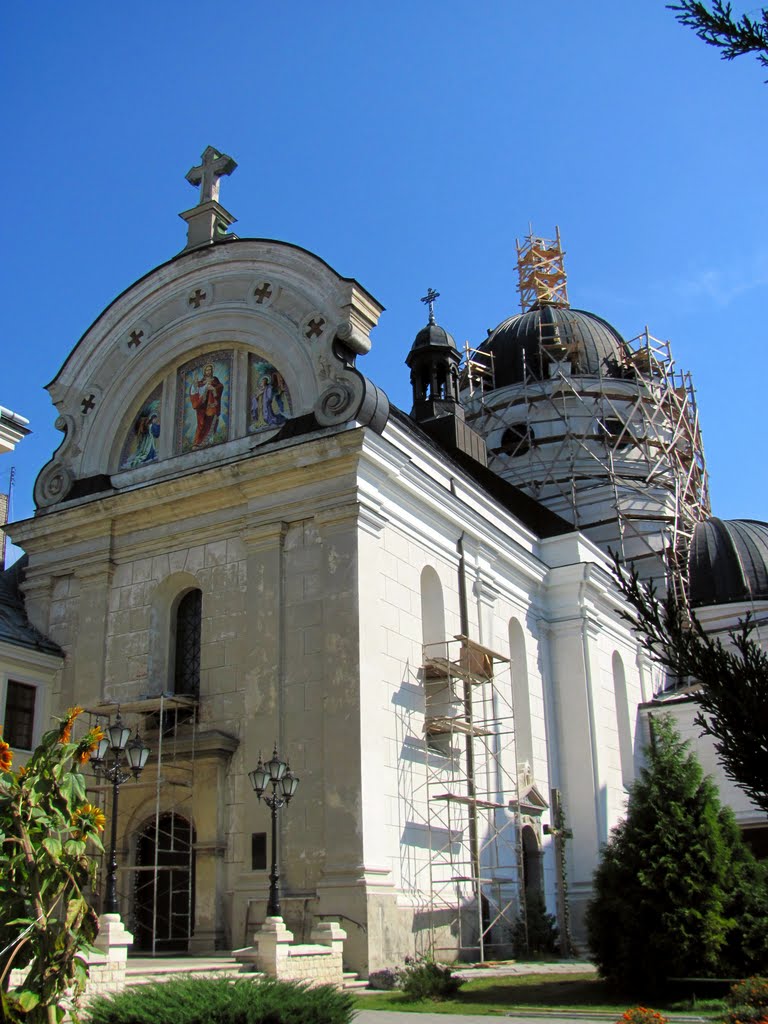 Василианский монастырь конца 17-20вв.Храм Сердца Христового построен в 1612г.Здесь збереглись мощи Св. Пантения.