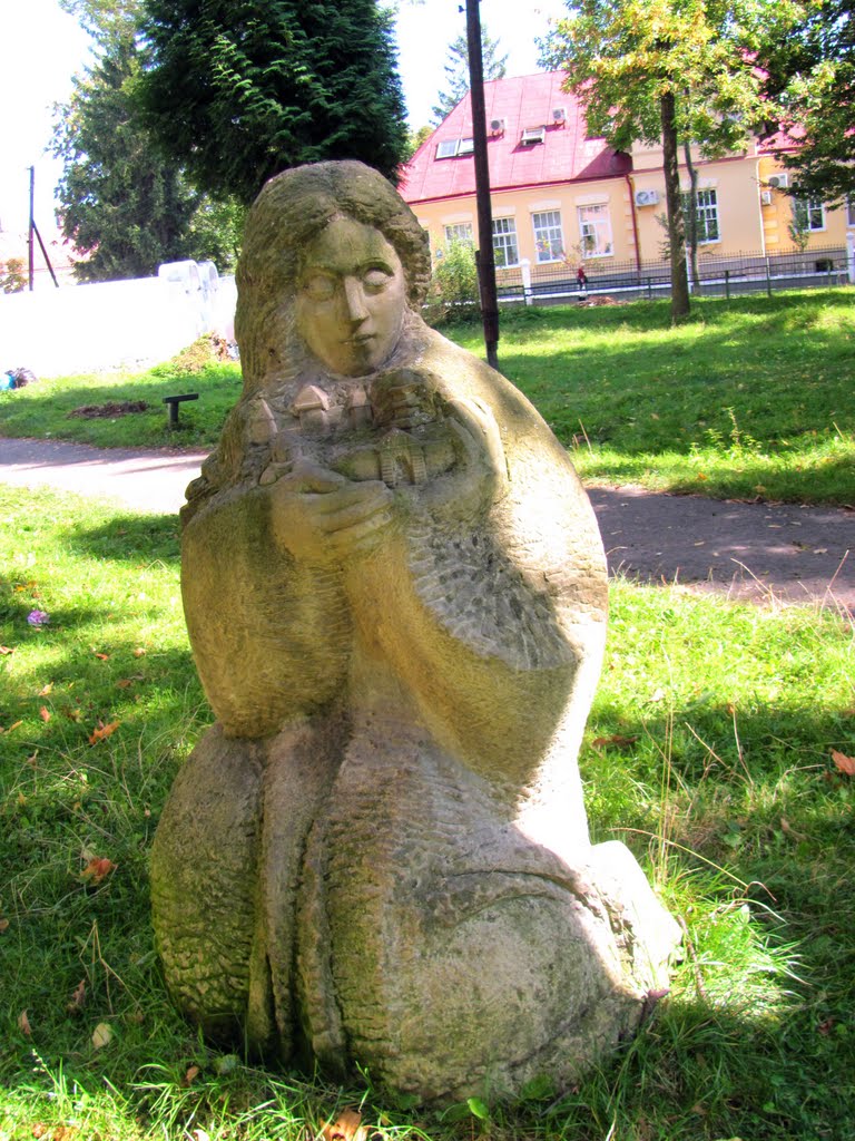 Скульптура в парке.