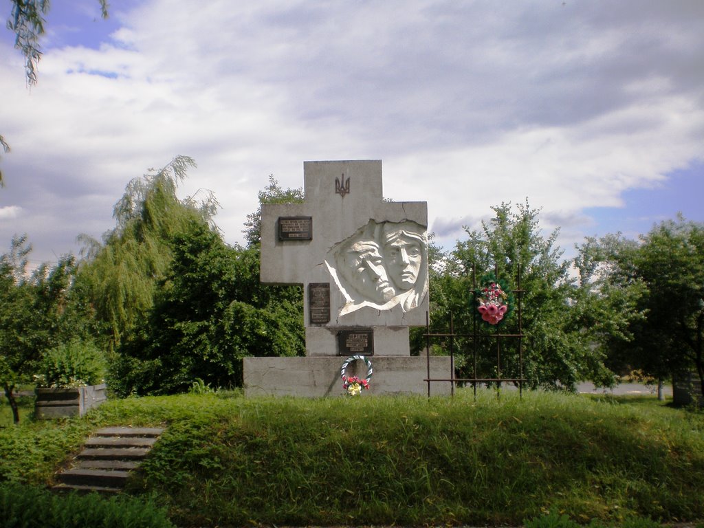 Памятник  жертвам більшовицько-сталінського террору