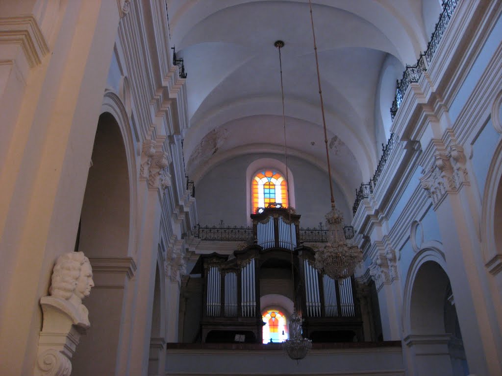 Самбір (Львівська обл.) - Органний зал (Храм Бернардинів 17 ст.)