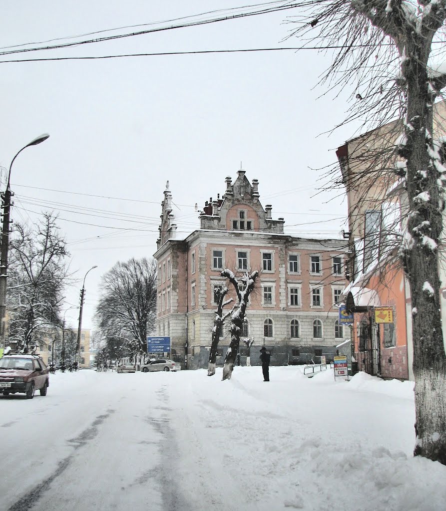 Старинное здание, в котором когда-то был ломбард (скарбныця).