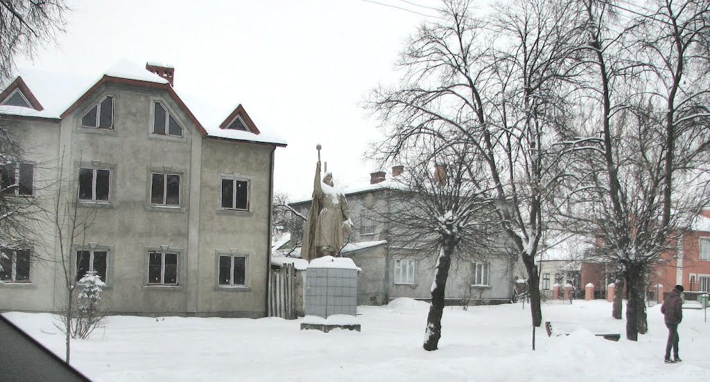 Памятник Богдану Хмельницкому в Самборе. Без цветов и венков.