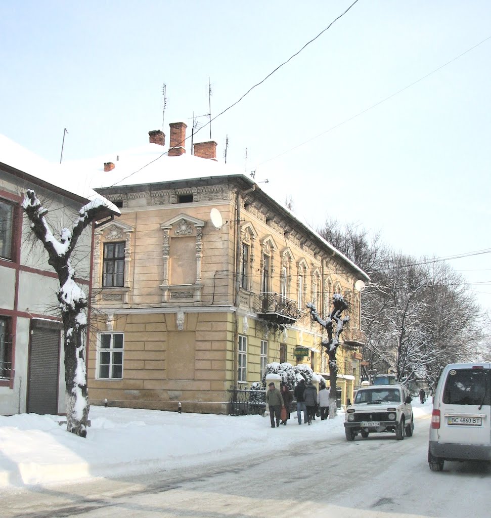 Старинный особняк с конторой нотариуса. Вид на северо-восток.