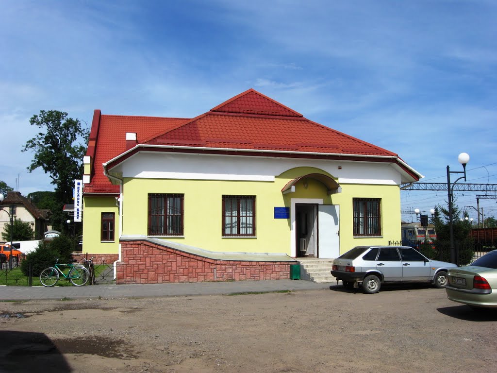 ►Біля вокзалу
