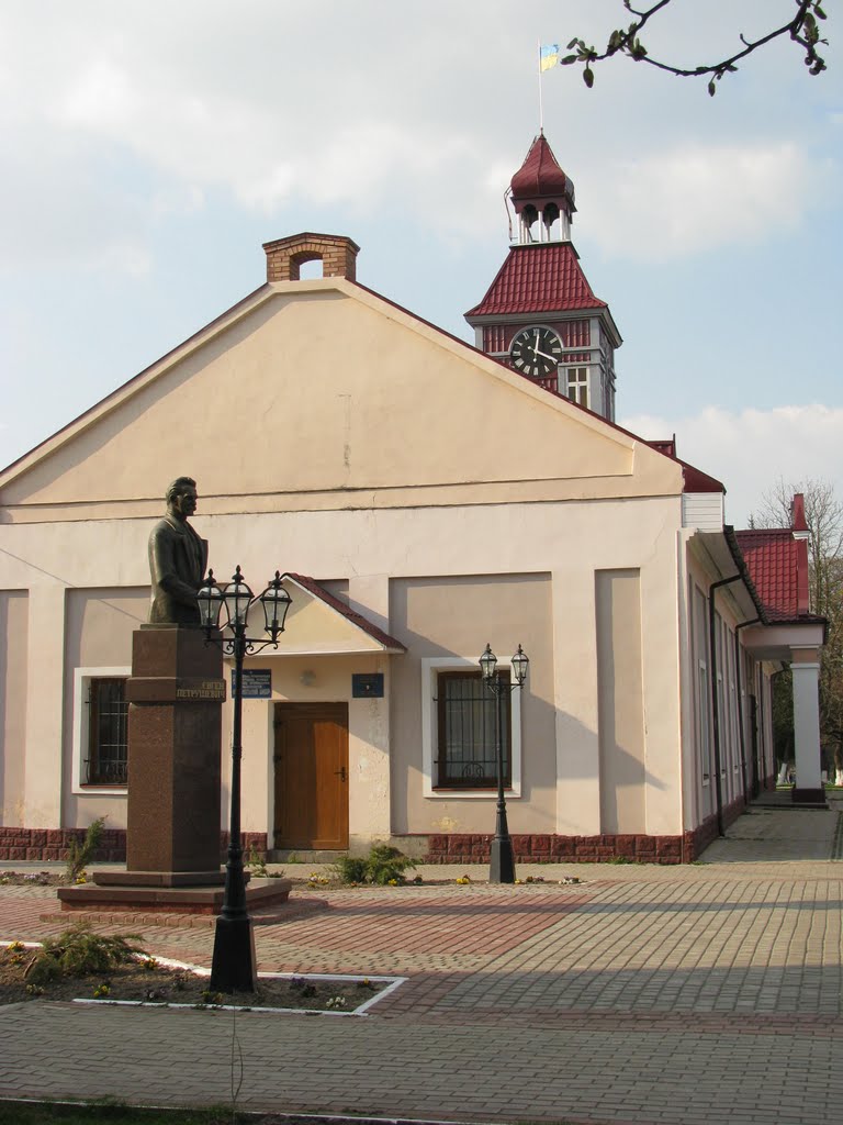 Памятник Петрушевичу