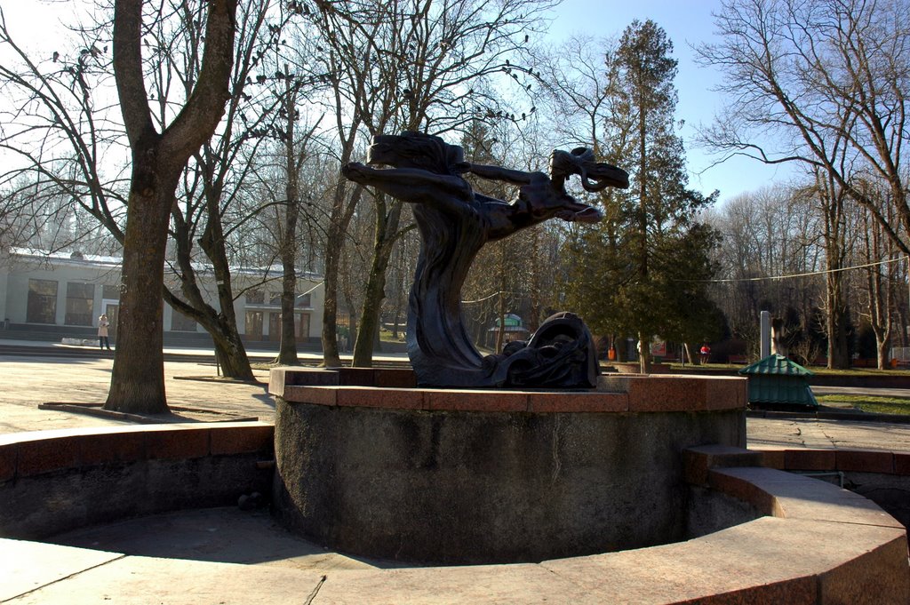 A sculpture in the park. Скульптура в парке.