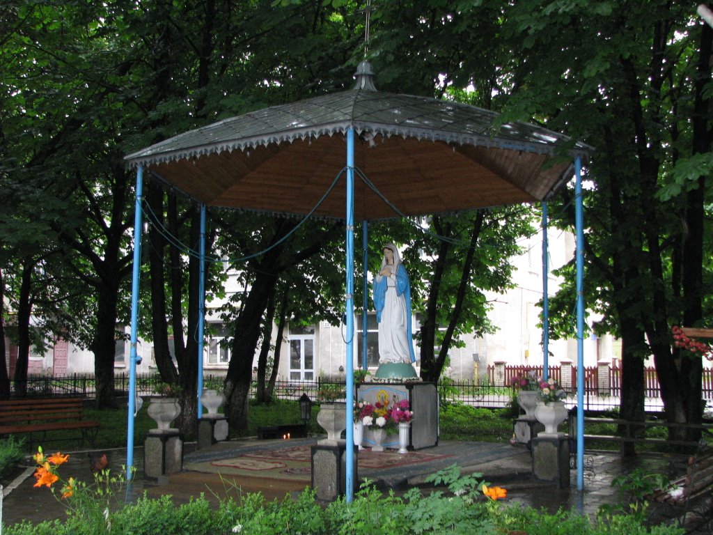 Турка. Статуя Богородиці