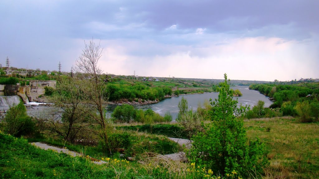 У ПЛОТИНЫ