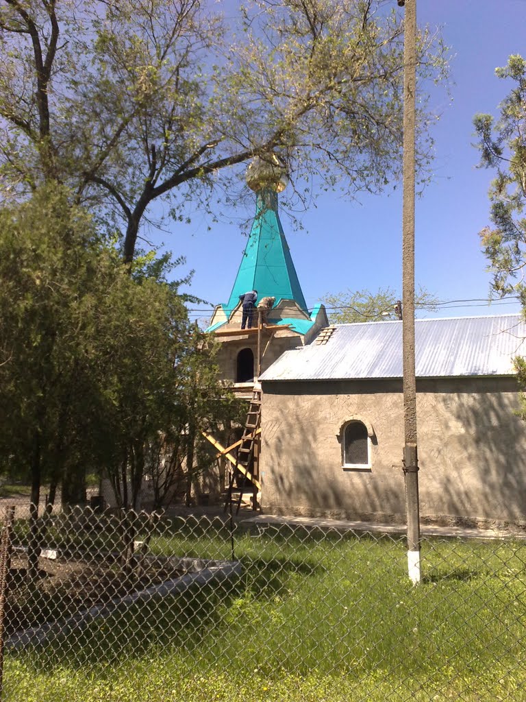Будується церква