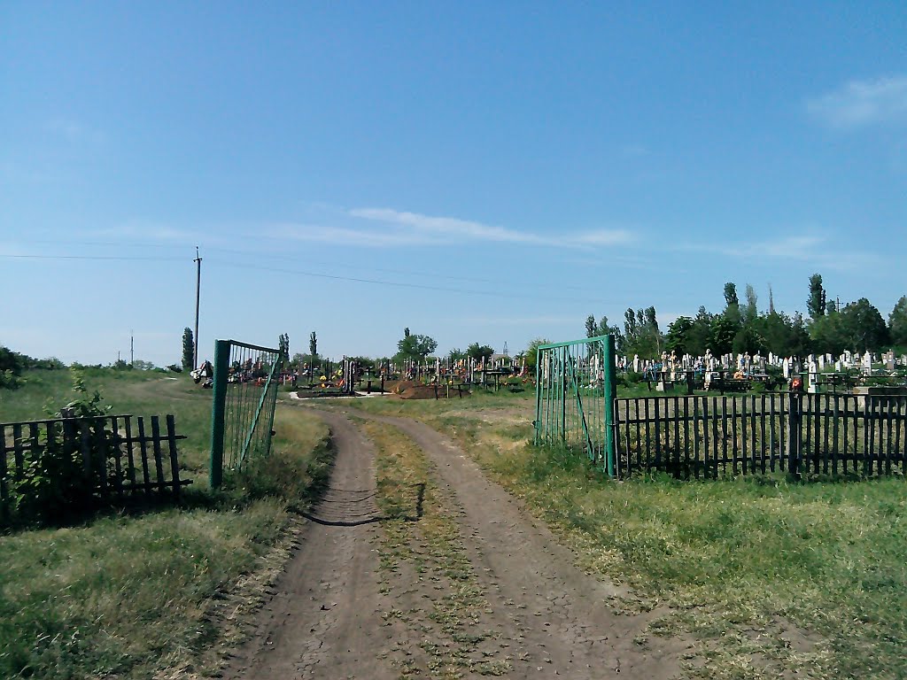 вход на кладбище в Братском