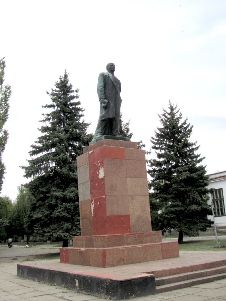 В.И.Ленин,в жалком состоянии,но живее всех живых.г. Н-Буг.