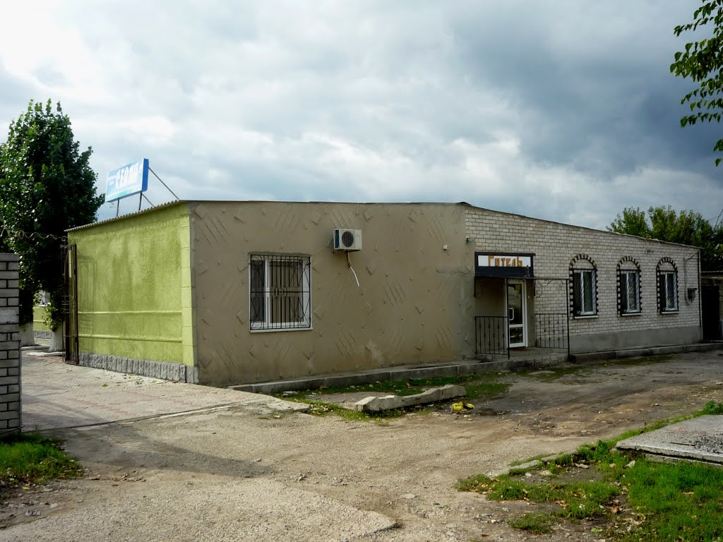 Гостиница без названия в Новом Буге.