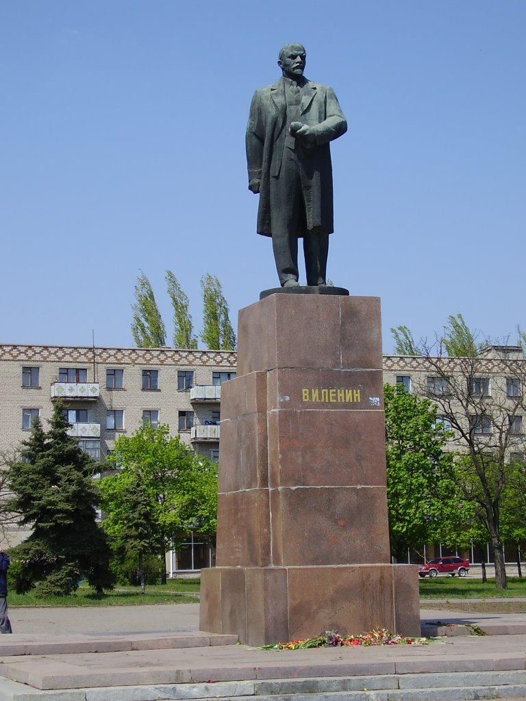 И Ленин такой молодой...