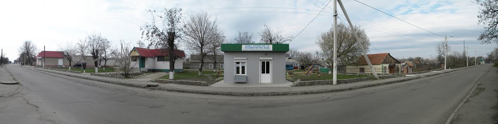 Напротив пункта продажи воды (панорама)