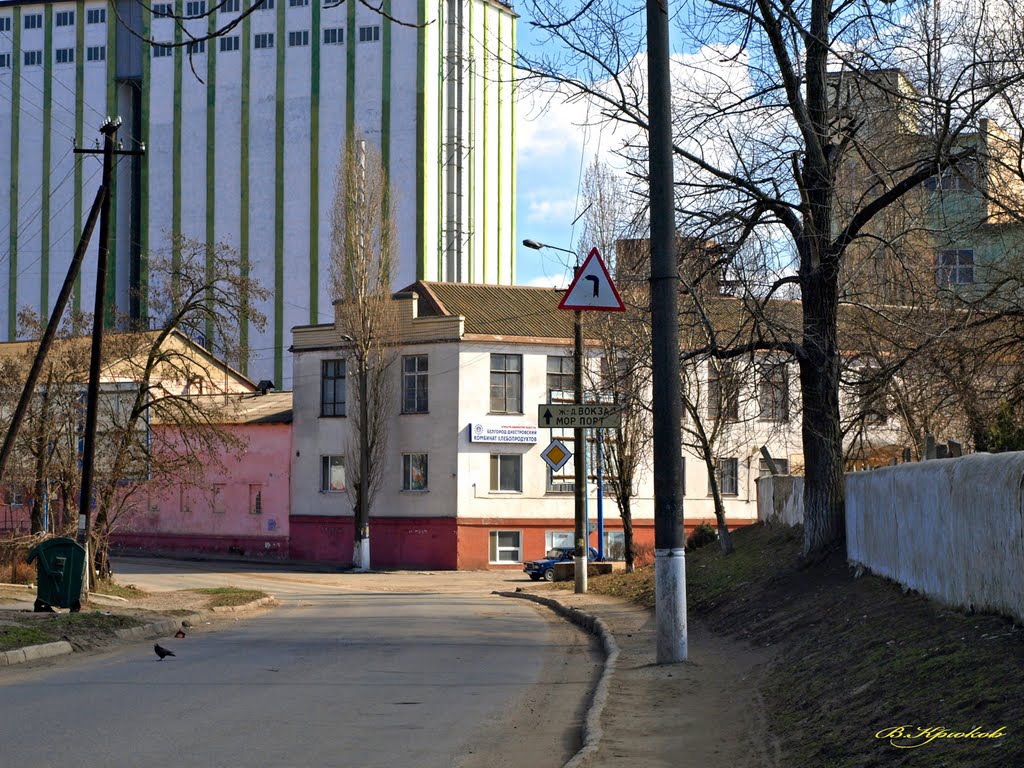Ул. Лазо, поворот к  вокзалу.