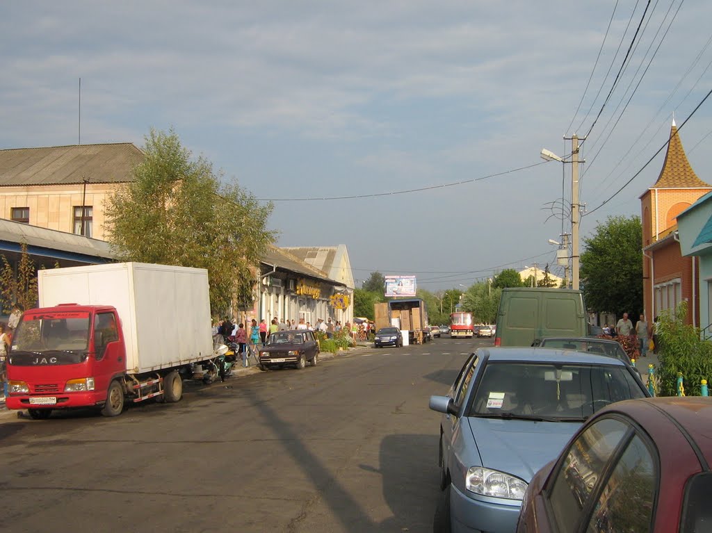 ►На центральной улице