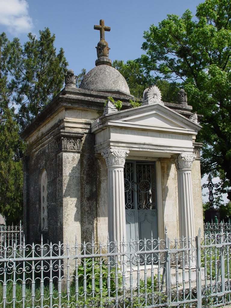 Crypt of the family Karamanevy (Склеп семьи Караманевых)