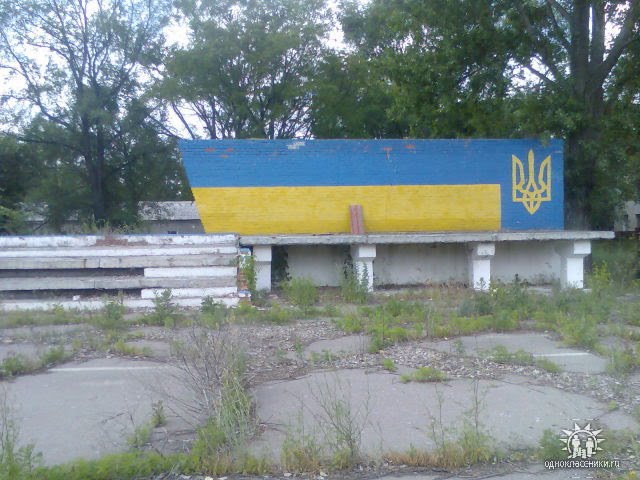 Трибуна на плацу 25ВДБр (217ПДП)