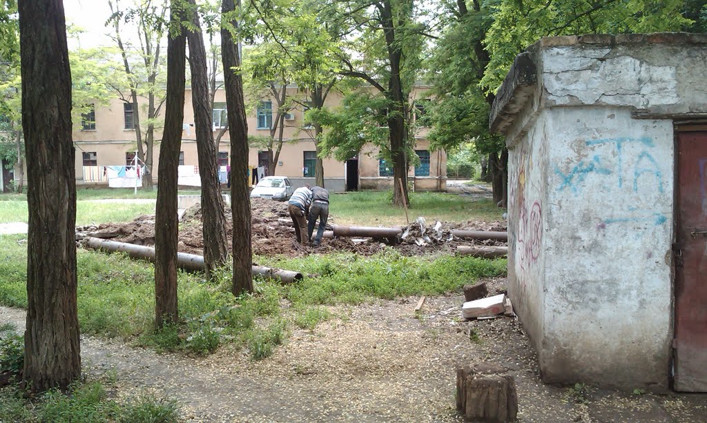 Изъятие труб со старой теплотрассы