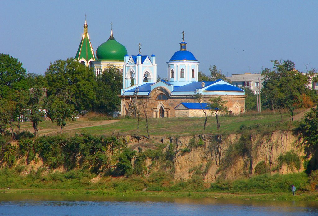 Вид с Дуная на Успенскую церковь