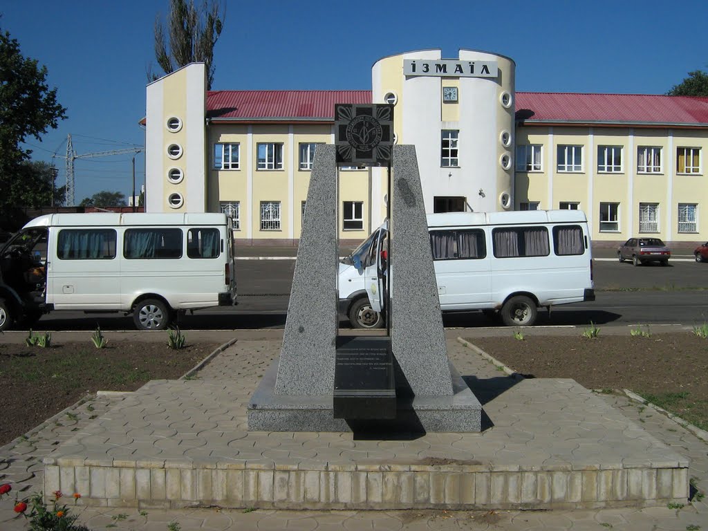 ►Памятник участникам ликвидации аварии на ЧАЭС