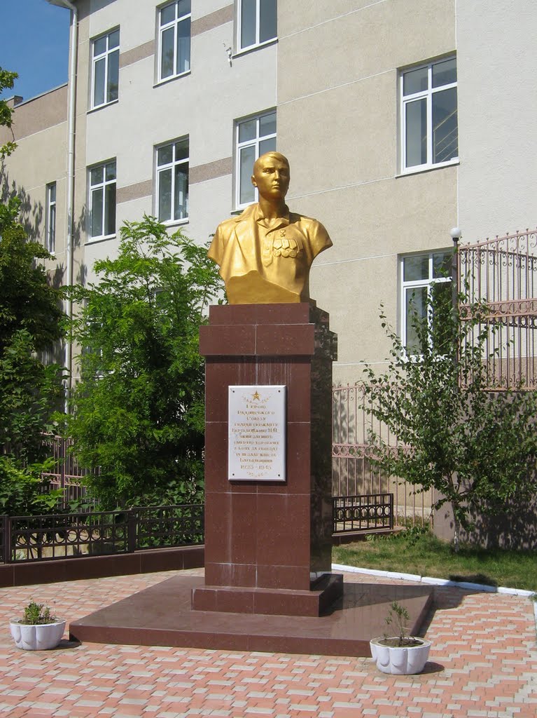 ►Памятник-бюст Вертелецкому