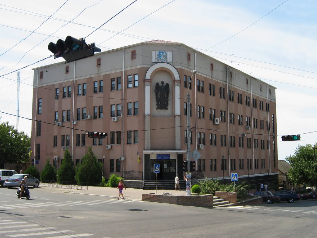 ►На перекрёстке